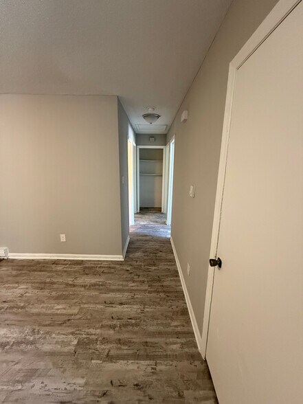 Building Photo - 700 S English St