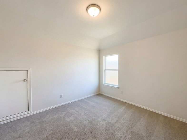 Building Photo - 200 Rippling Creek Ln