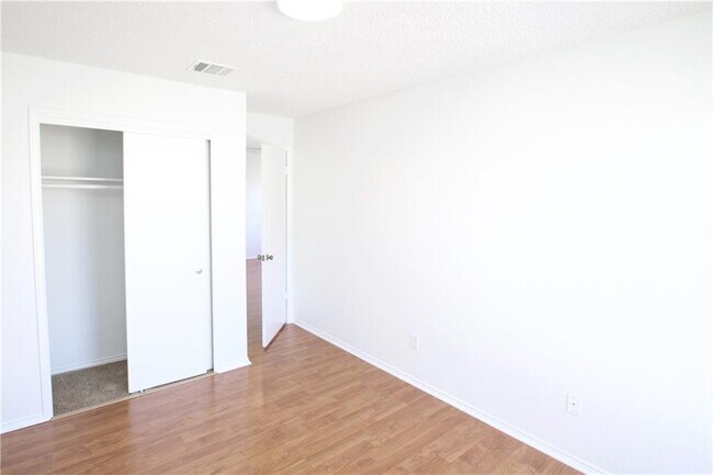 Building Photo - 1305 Green Terrace Dr