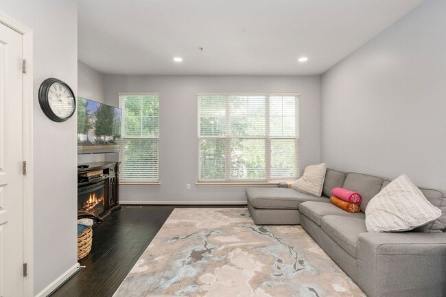 Building Photo - 12783 Lotte Dr