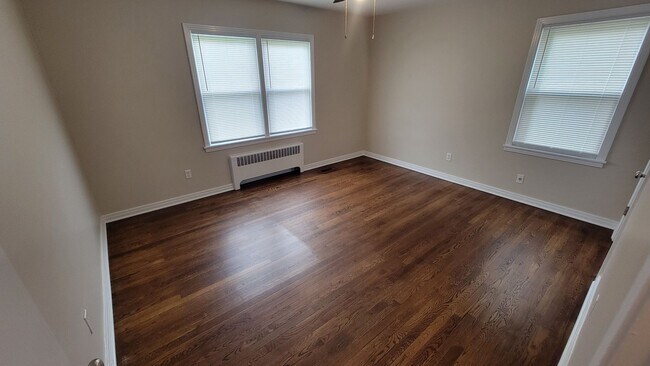 Building Photo - 2520 Proctor Knott Dr