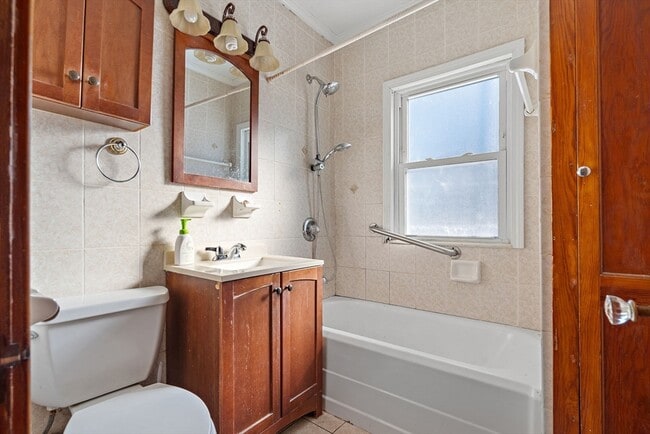 Building Photo - 92 Sayles St