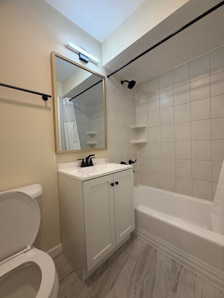 Building Photo - 3837 Emerson Dr