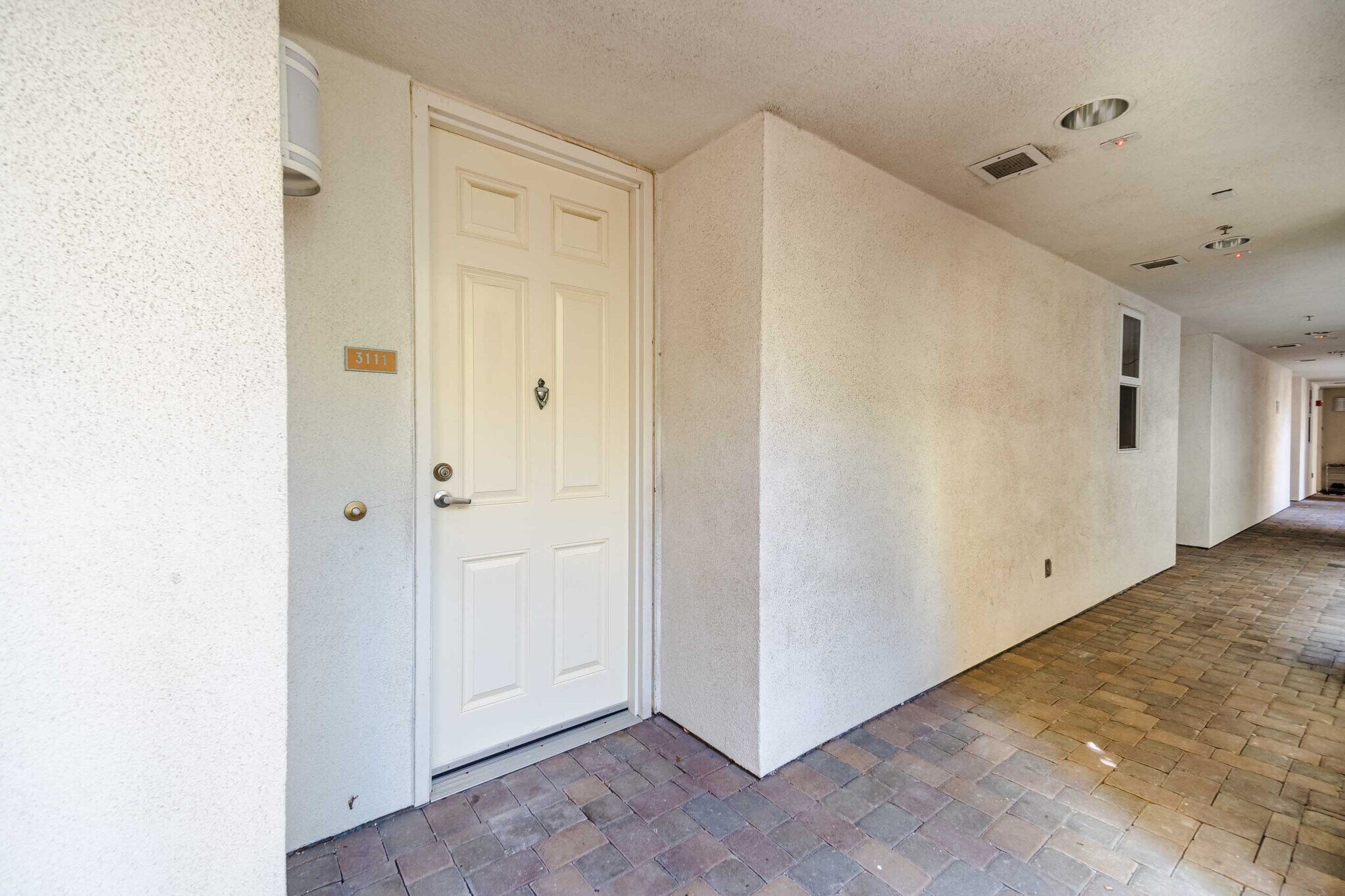 Building Photo - 301 Crescent Ct