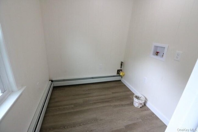 Building Photo - 208 Center St