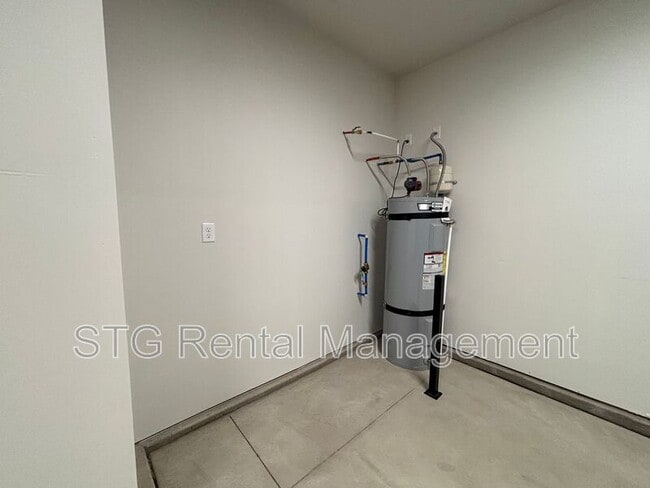 Building Photo - 3968 Fossil Way