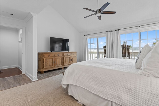 Building Photo - Oak Cove Condo