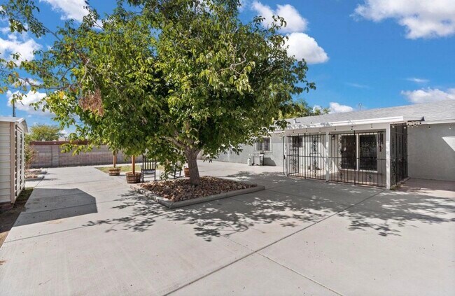 Building Photo - 12100 Woodland Ave NE