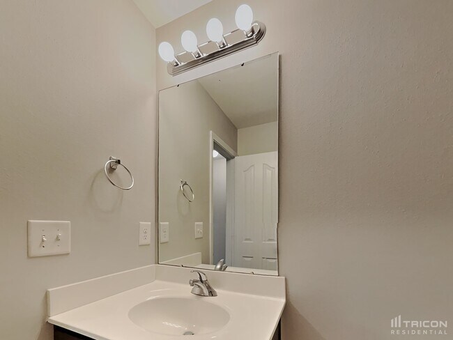Building Photo - 4312 Houldsworth Dr
