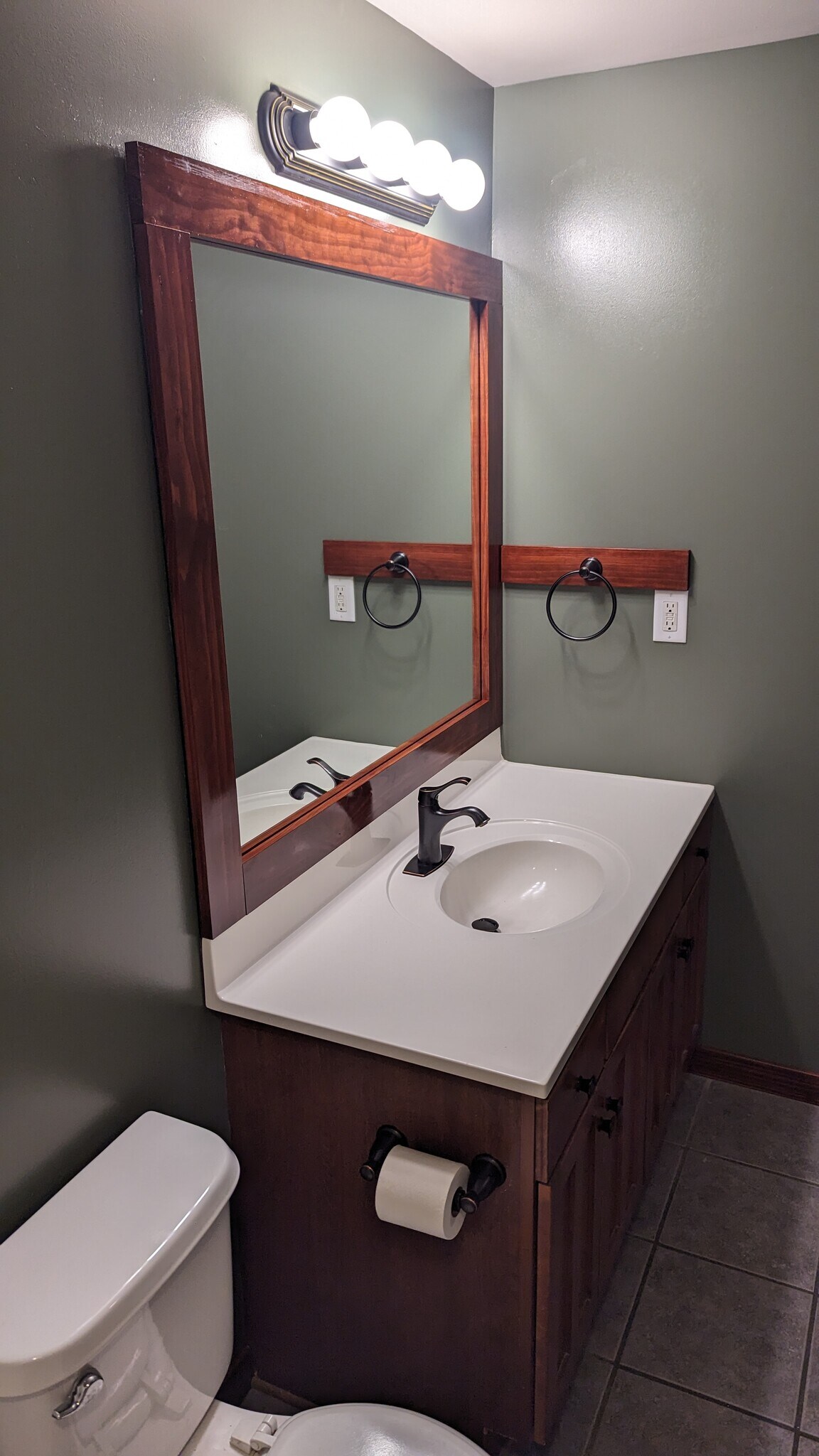 Building Photo - 2405 Stadium Pl