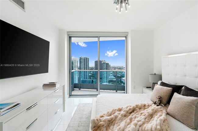 Building Photo - 200 Biscayne Blvd Way