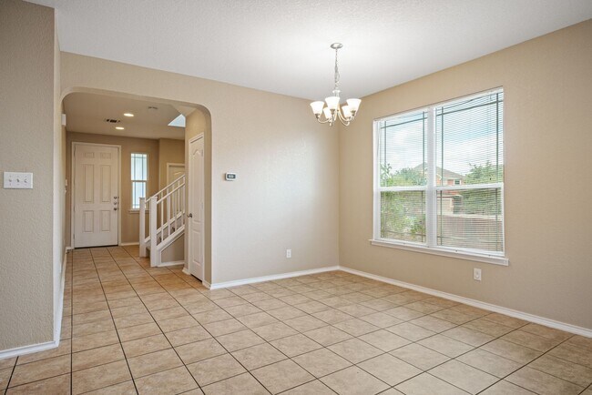 Building Photo - 4 Bedroom/2.5 Bath Mustang Valley Subdivision