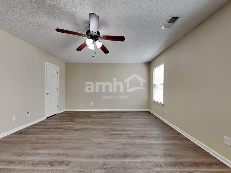 Building Photo - 7 Holly Springs Cir