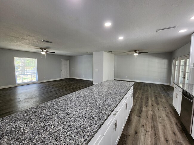 Building Photo - 606 Woodhill Ct