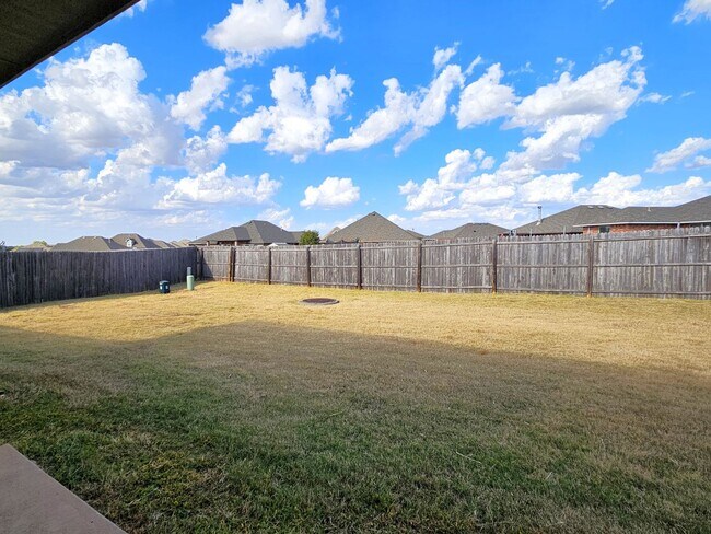 Building Photo - EVERYTHING YOU WANT IN A HOME! $500 OFF FI...