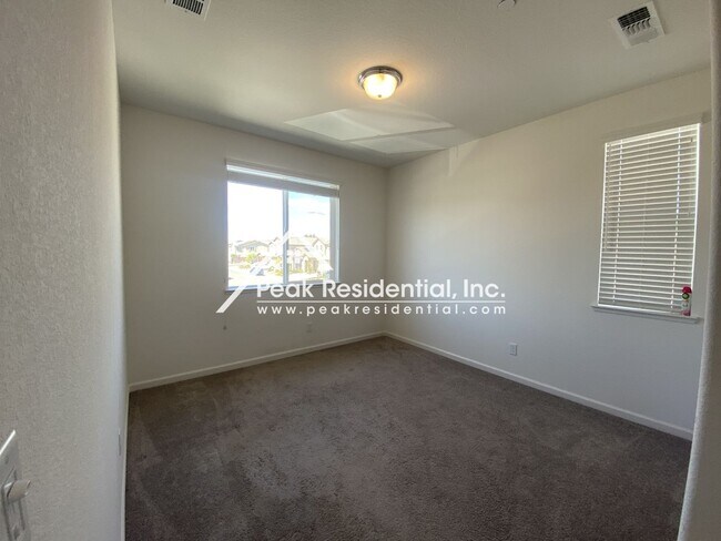 Building Photo - Updated 4bd/3ba Folsom Home with 2 Car Garage