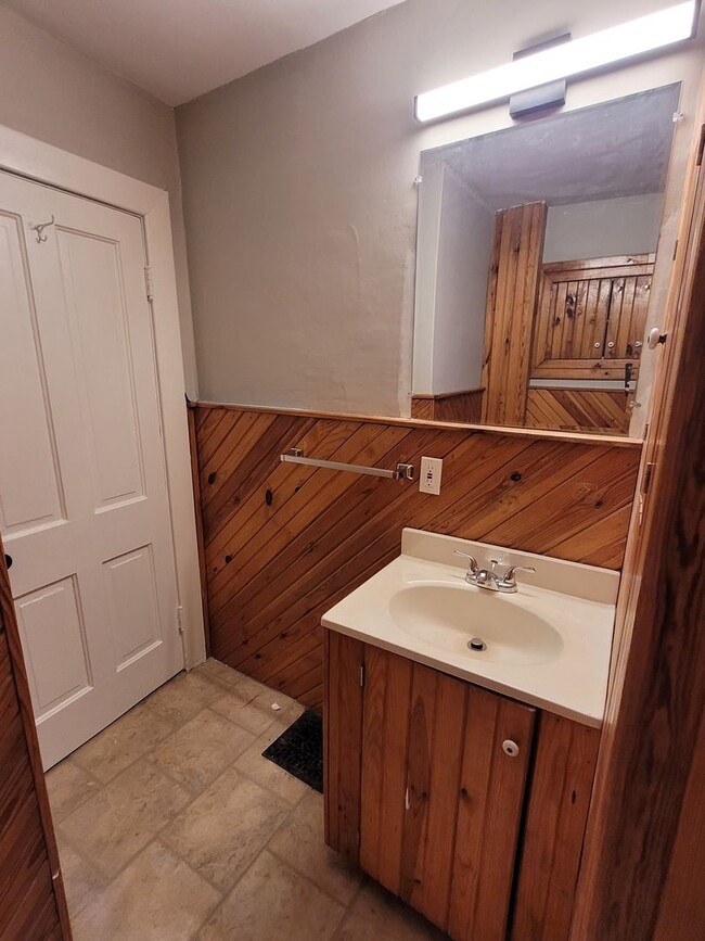 Building Photo - 2 Bedroom House Downtown on Private Street in the District