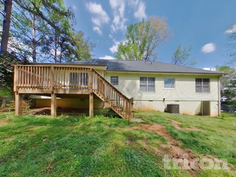 Building Photo - 262 Maplelake Dr