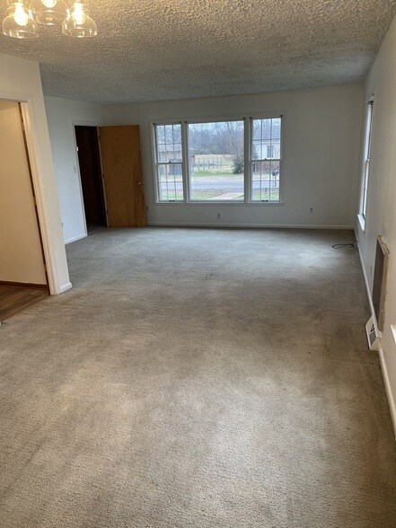 Building Photo - 803 Nichols St