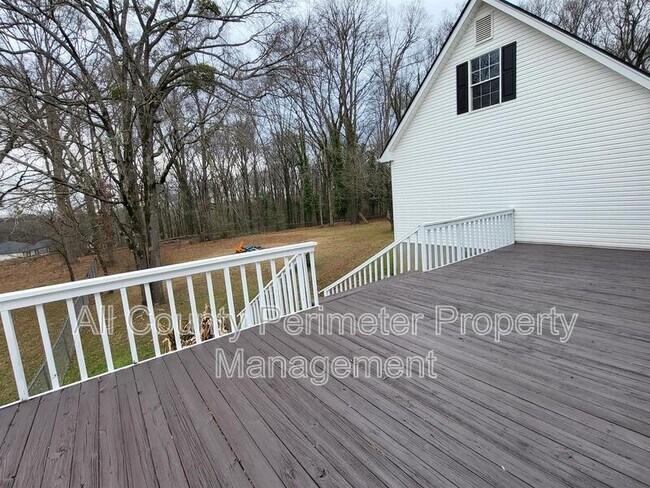 Building Photo - 653 Glenn Gee Rd