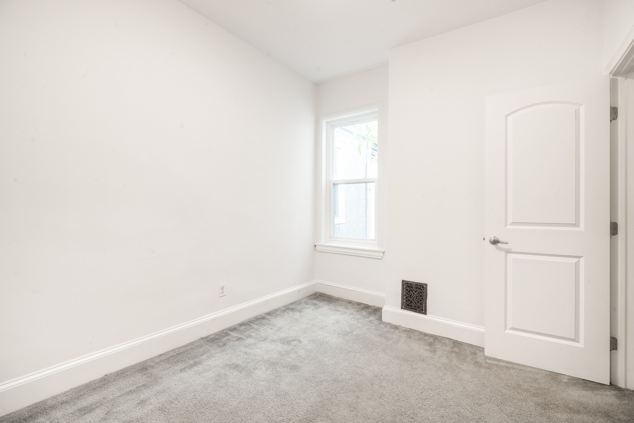 Building Photo - 1316 N Hollywood St