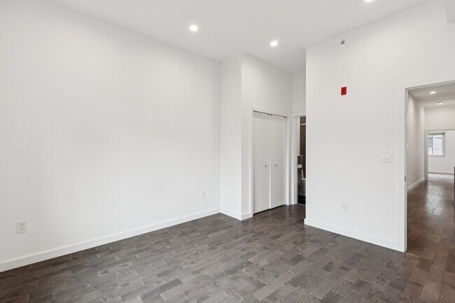 Building Photo - 2028 E Fletcher St