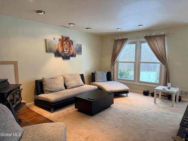 Building Photo - 120 Donna Lynn Dr