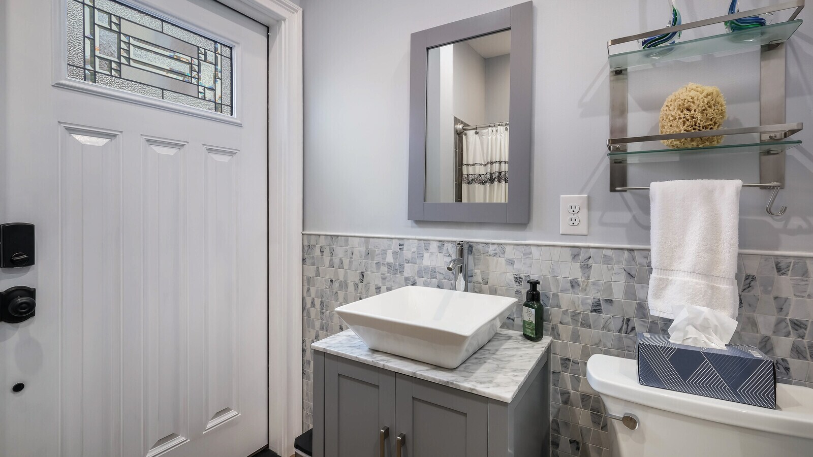 Hall bath - 321 E Jefferson St