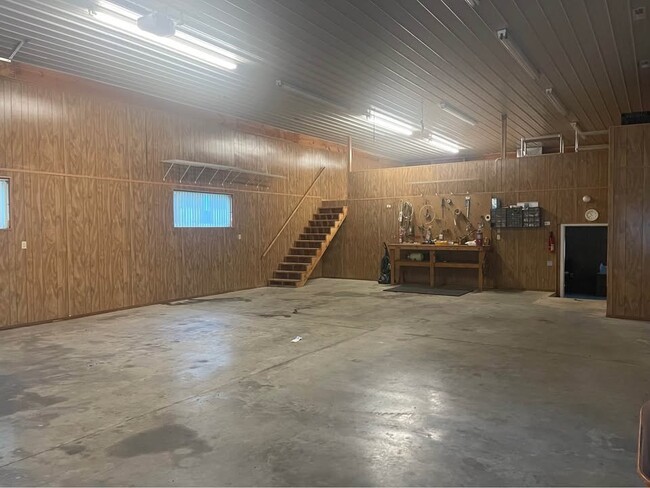 Building Photo - 226 Lake View Dr