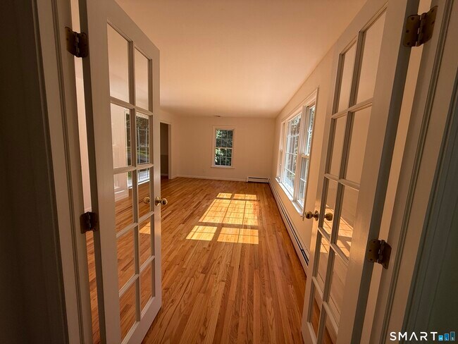 Building Photo - 40 Horse Stable Cir