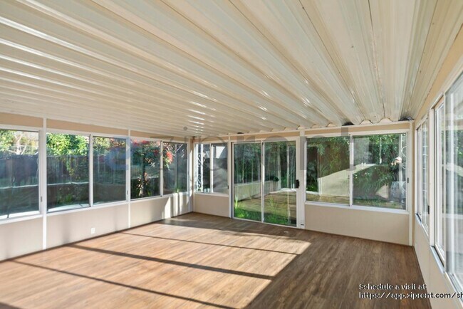 Building Photo - 1396 Saratoga Dr