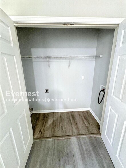 Building Photo - 2002 Grove Way