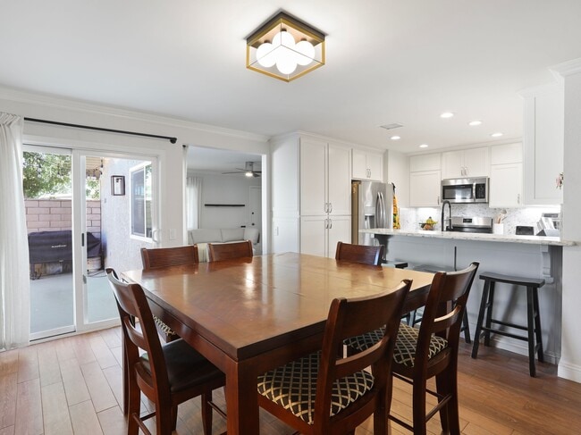 Building Photo - 1619 Carmel Cir W