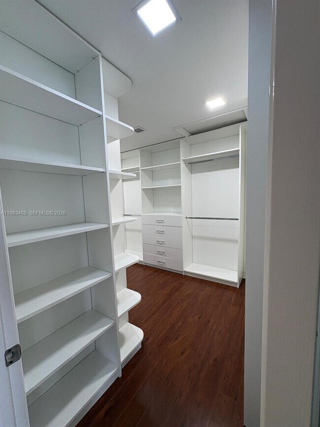 Building Photo - 3172 NE 211th St