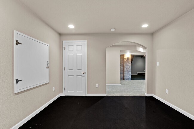 Building Photo - 705 Witchhazel Ct