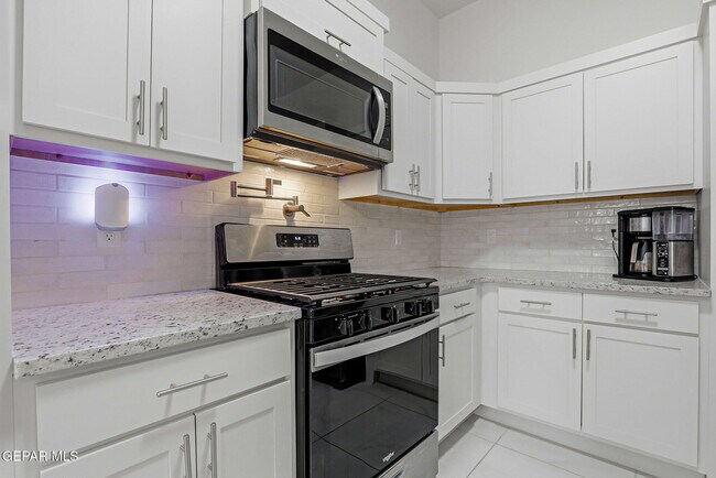 Building Photo - 13808 Paseo Sereno Dr