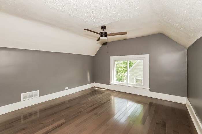 Building Photo - 121 Westmoreland Terrace