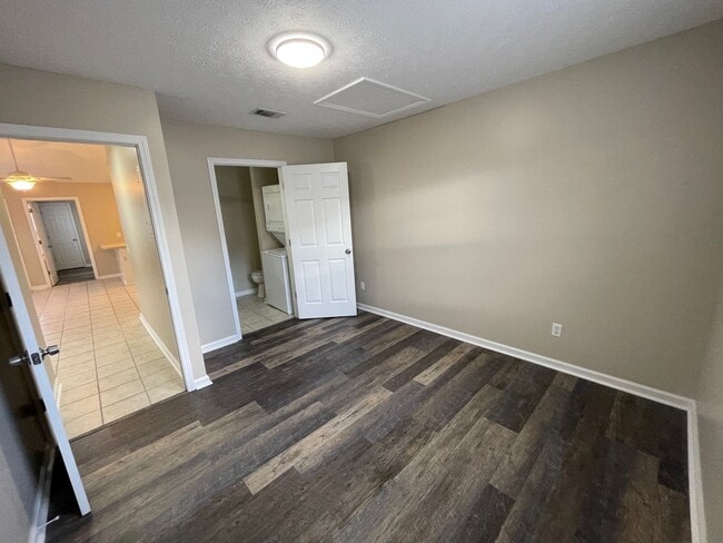 Building Photo - 7102 N Lagoon Dr