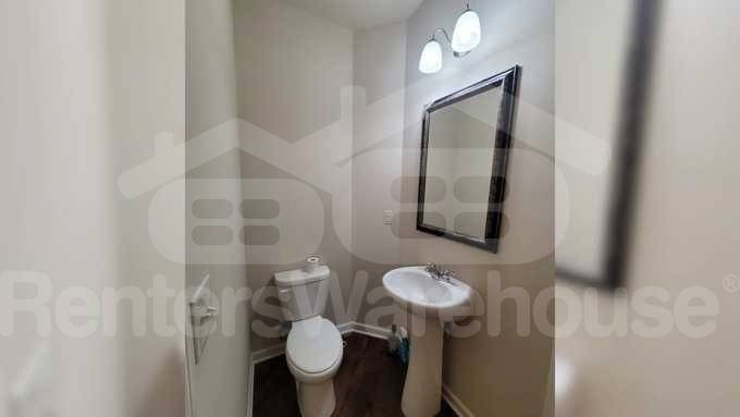 Building Photo - 10 Ontario Ct