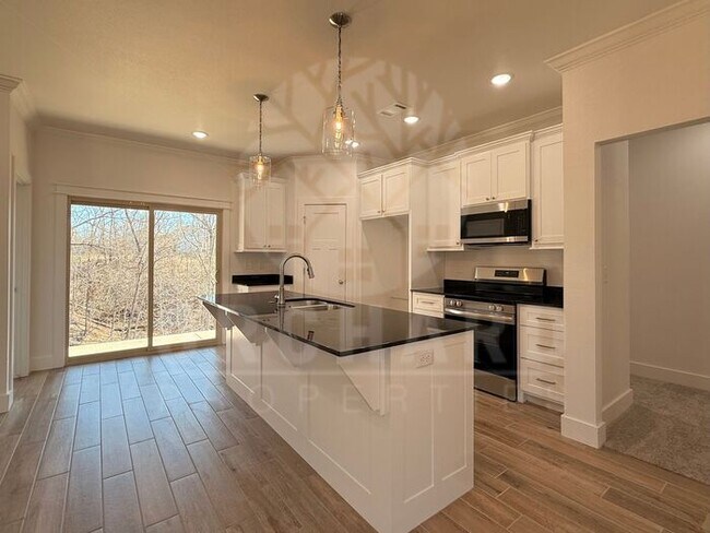 Building Photo - Bella Vista Single-Family Home- 3 Bed/ 2 Bath- Beautiful Cheston Plan