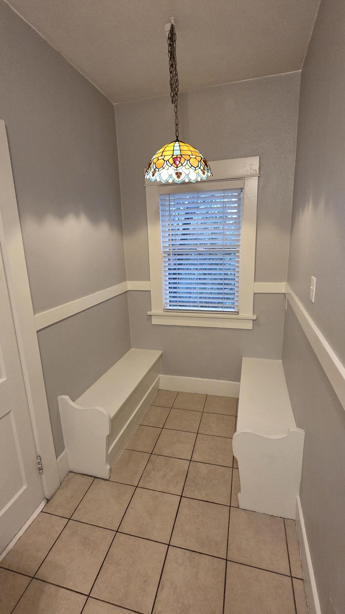 Dining Nook - 819 N 5th Ave