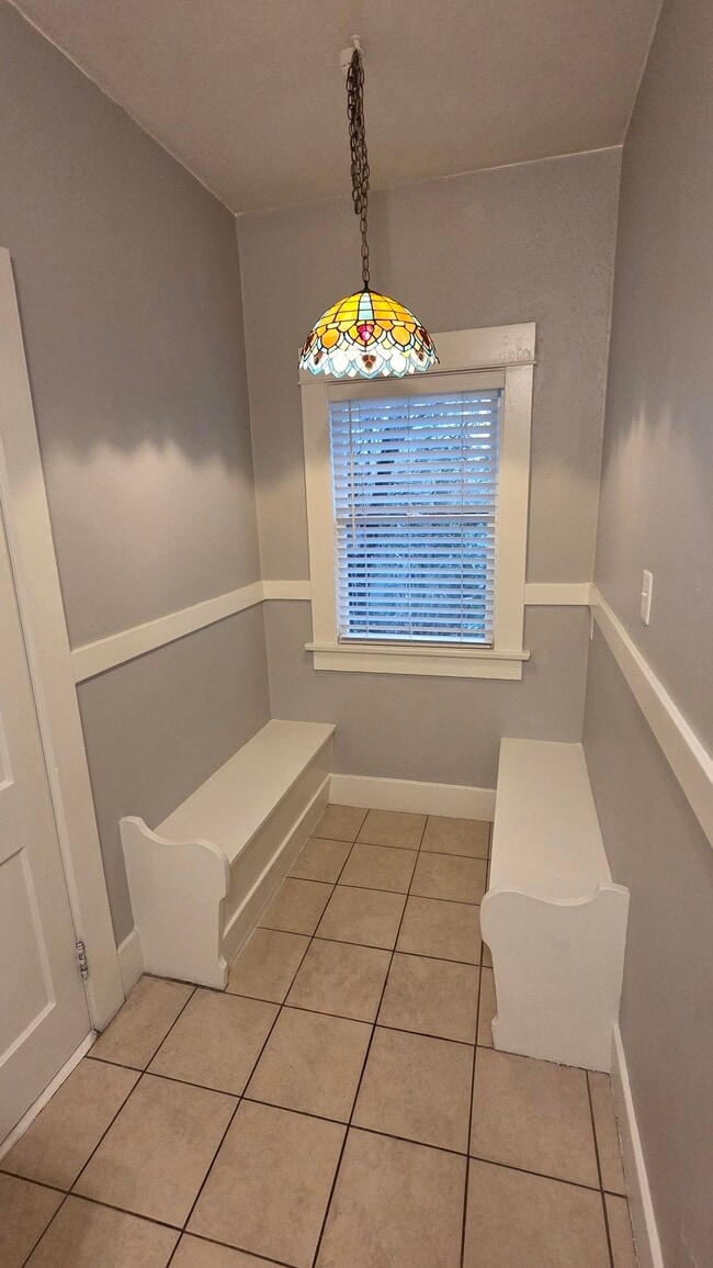 Dining Nook - 819 N 5th Ave