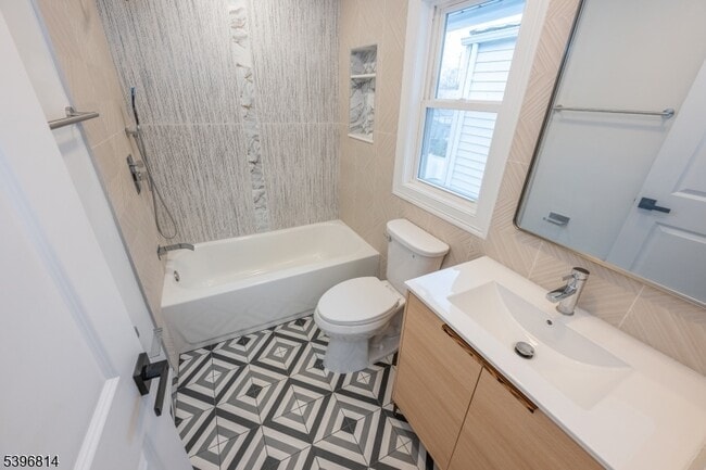 Building Photo - 24 Dean St