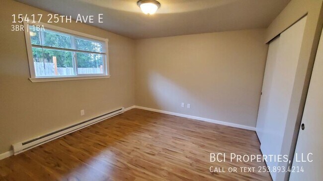 Building Photo - 15417 25th Ave E