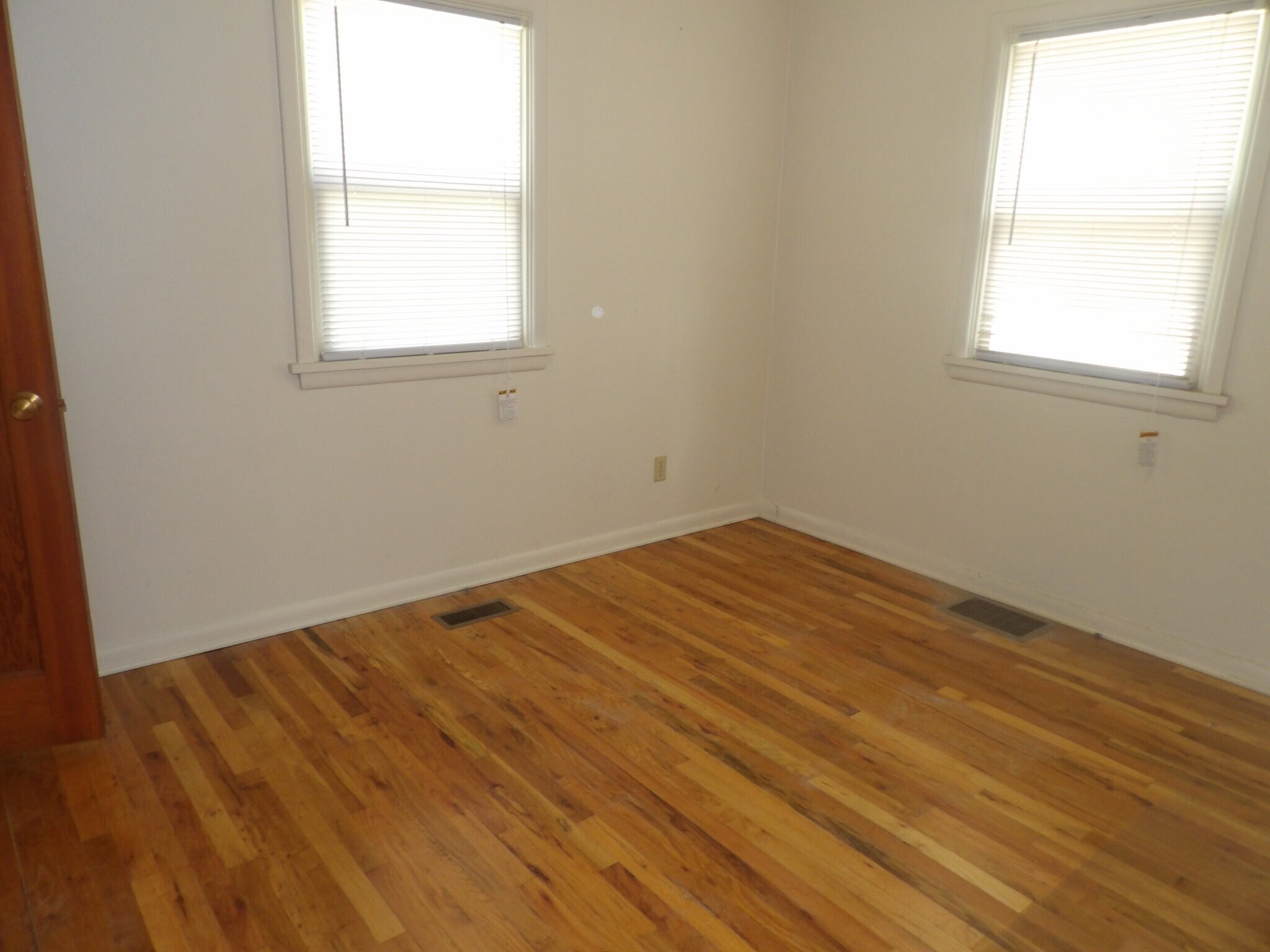 Building Photo - 1501 N Cedar St