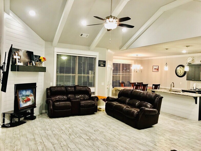 Building Photo - 1224 Bradley St