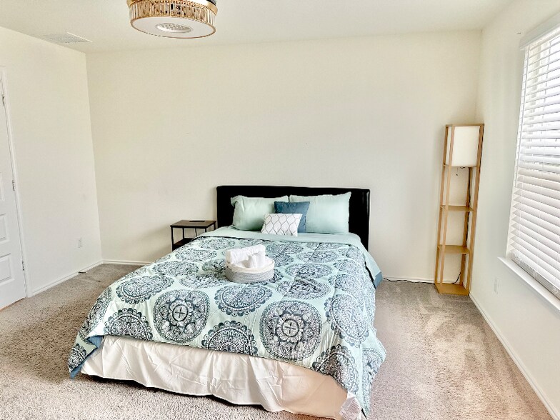 Building Photo - 1106 Aronia Ln