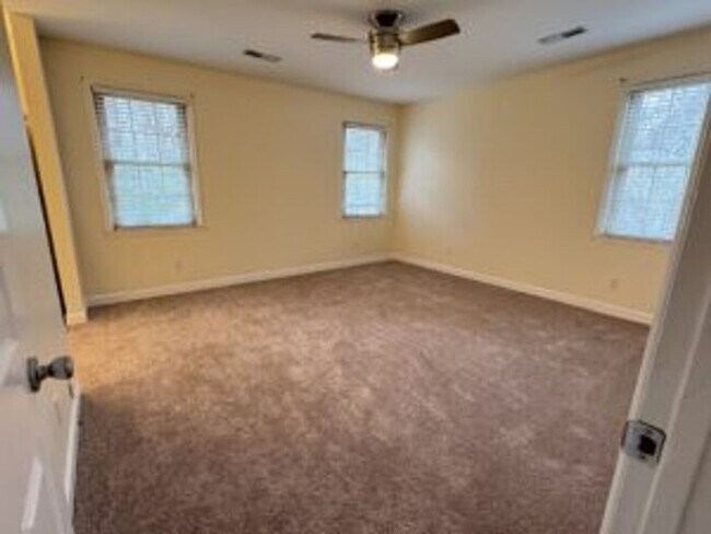 Building Photo - 602 Fairington Dr