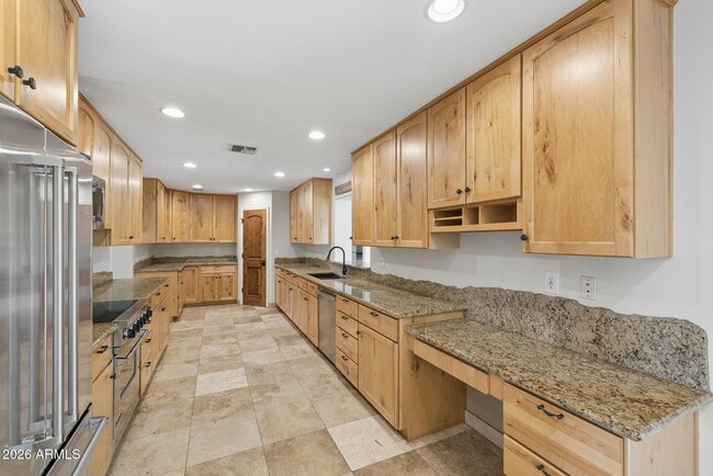 Building Photo - 6332 E Earll Dr