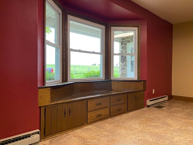 Building Photo - Coming soon! 4 Bedroom Farmhouse for Rent in Shippensburg